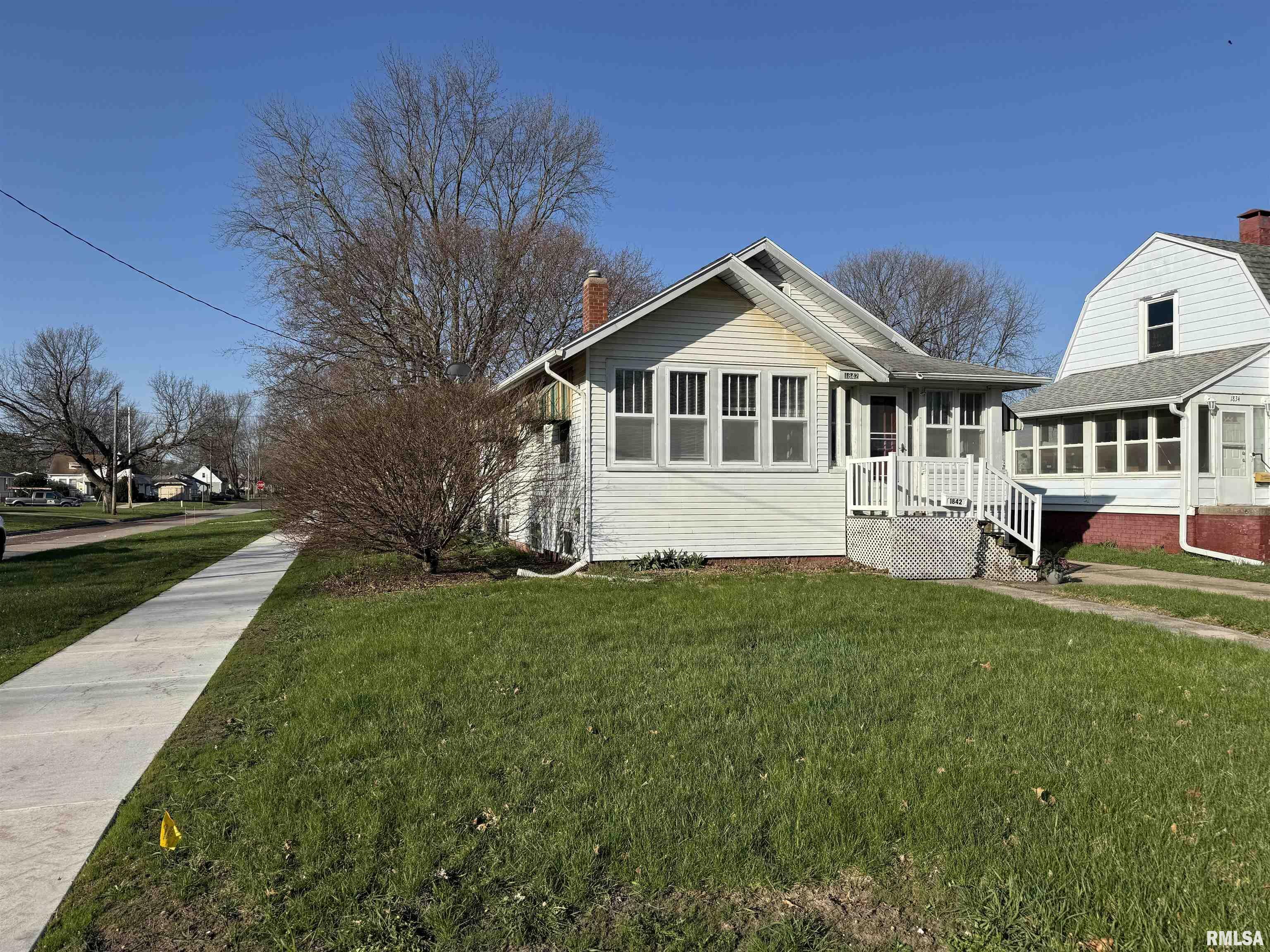Property Photo: 1842 Grand Avenue IL 61401