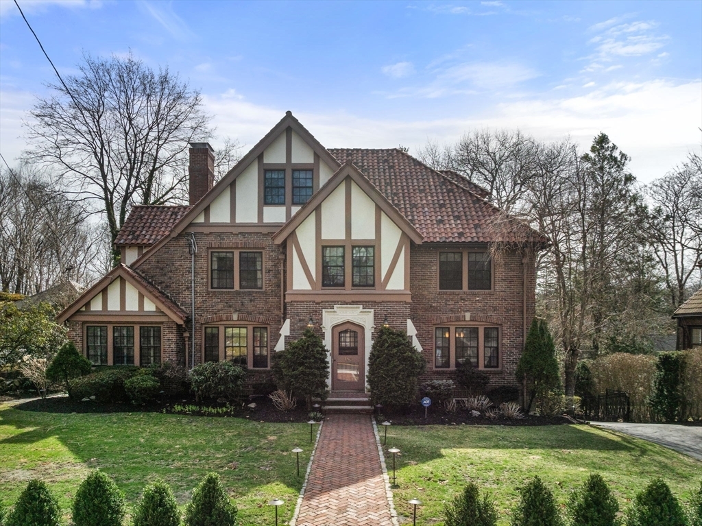 Property Photo: 185 Valentine St MA 02465