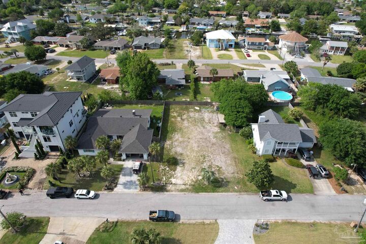 Property Photo:  3356 Edgewater Dr  FL 32563 