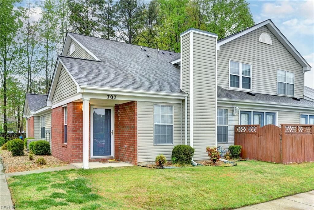 Property Photo:  707 Oak Mill Ln  VA 23602 