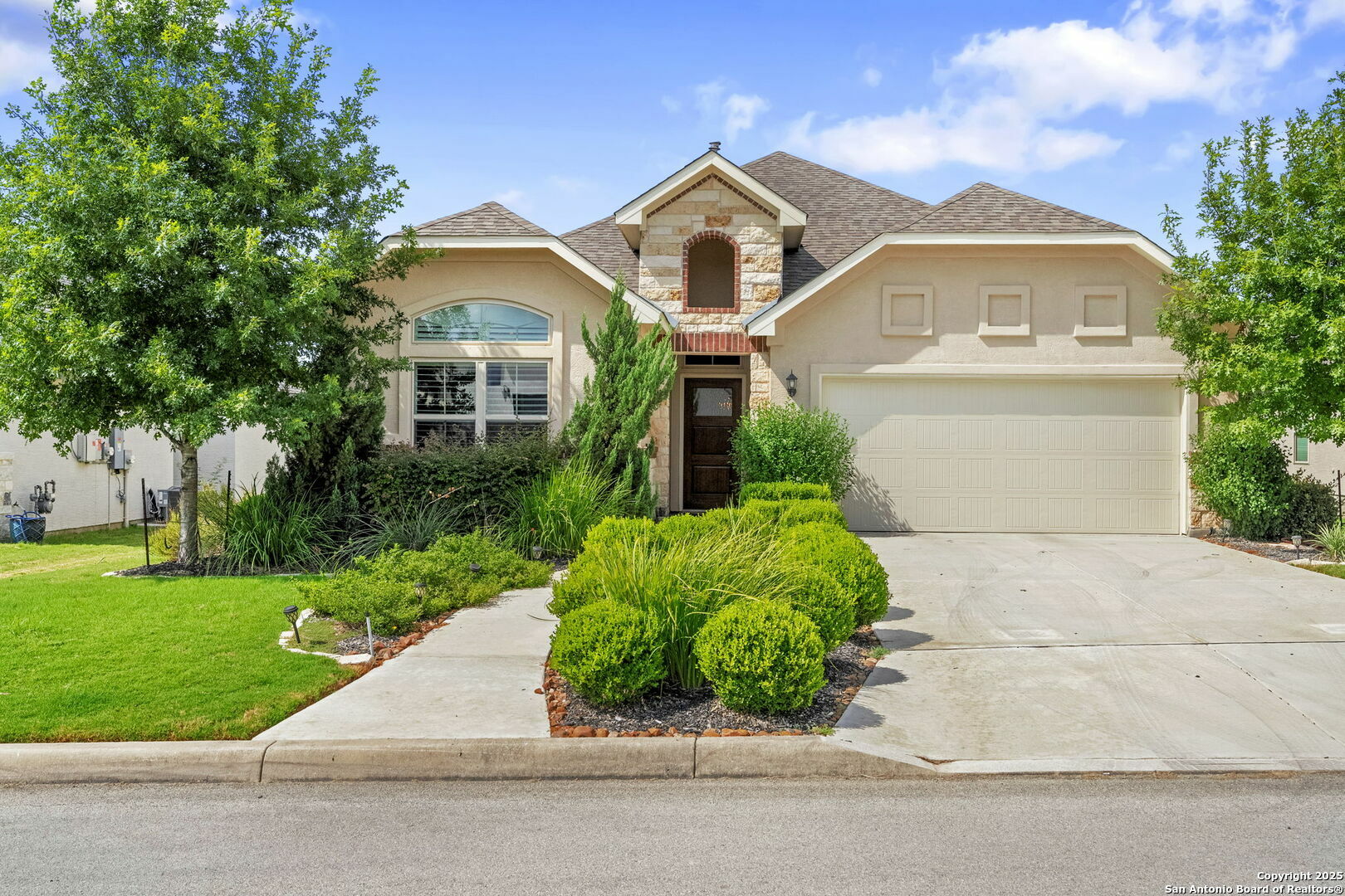 Property Photo: 3715 Brazos Bnd TX 78245