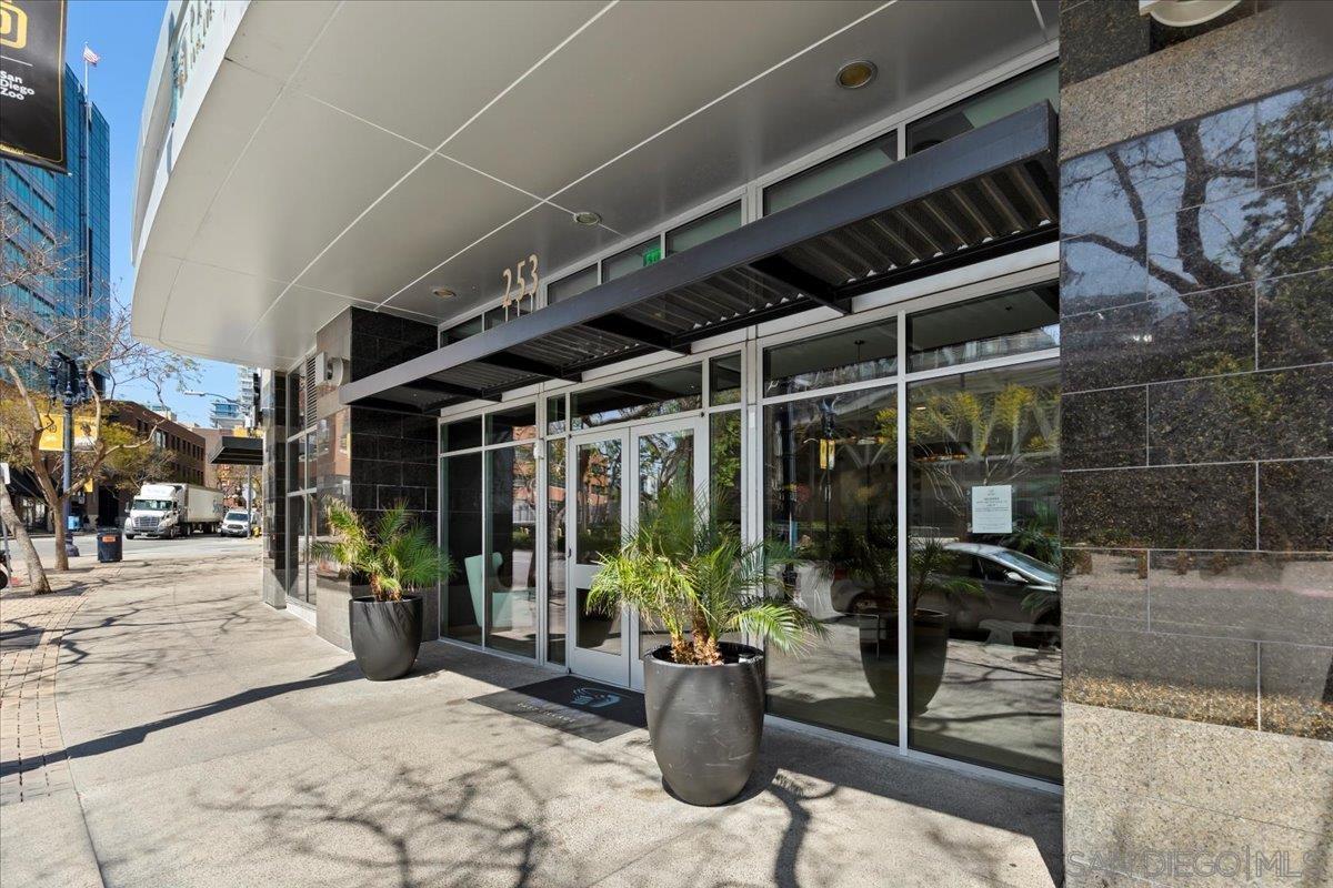 Property Photo:  253 10th Ave 524  CA 92101 