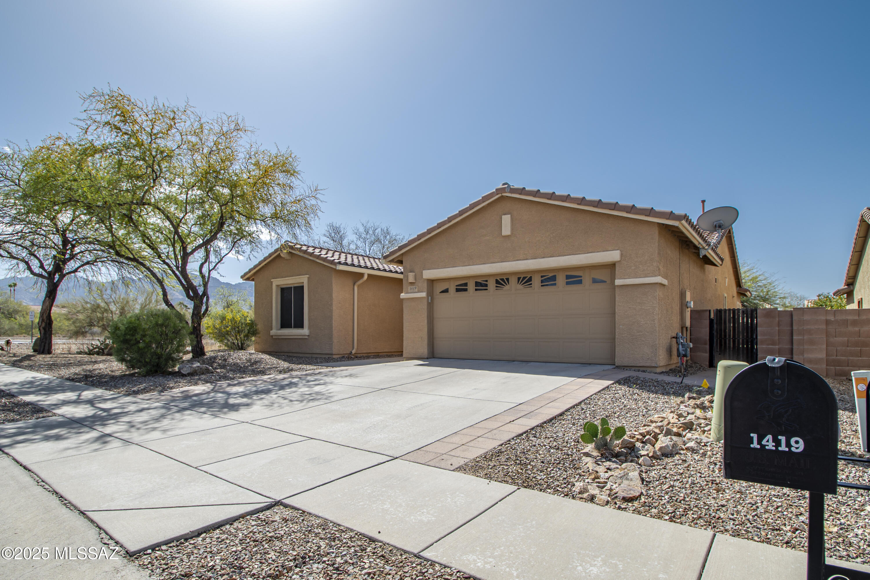 Property Photo: 1419 W Red Creek Drive AZ 85737