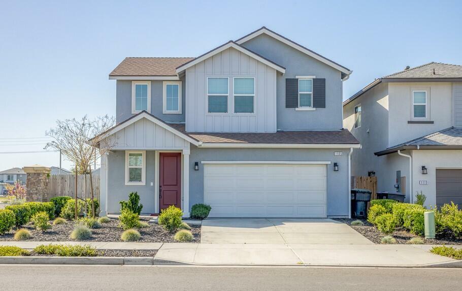 Property Photo: 1105 W Sedona Avenue CA 93291