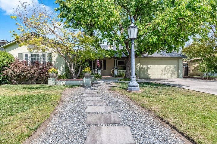 1316 W Beverly Drive  Visalia CA 93277 photo