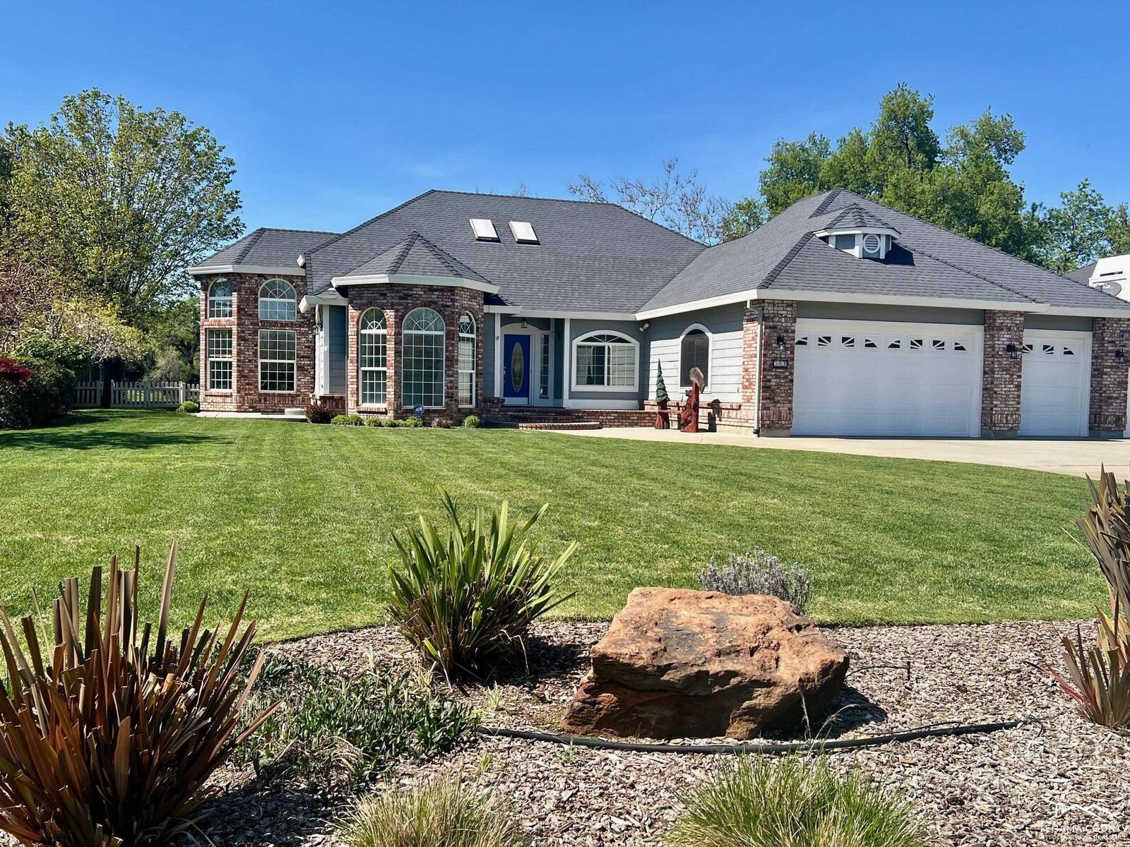 Property Photo:  300 Agua Verdi Drive  CA 96080-2437 