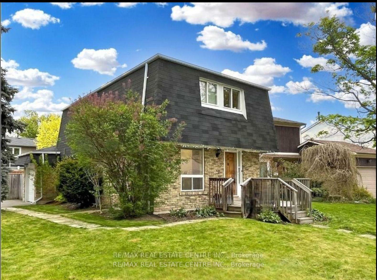 Property Photo: 25 Ivanic Court ON L1N 6E3