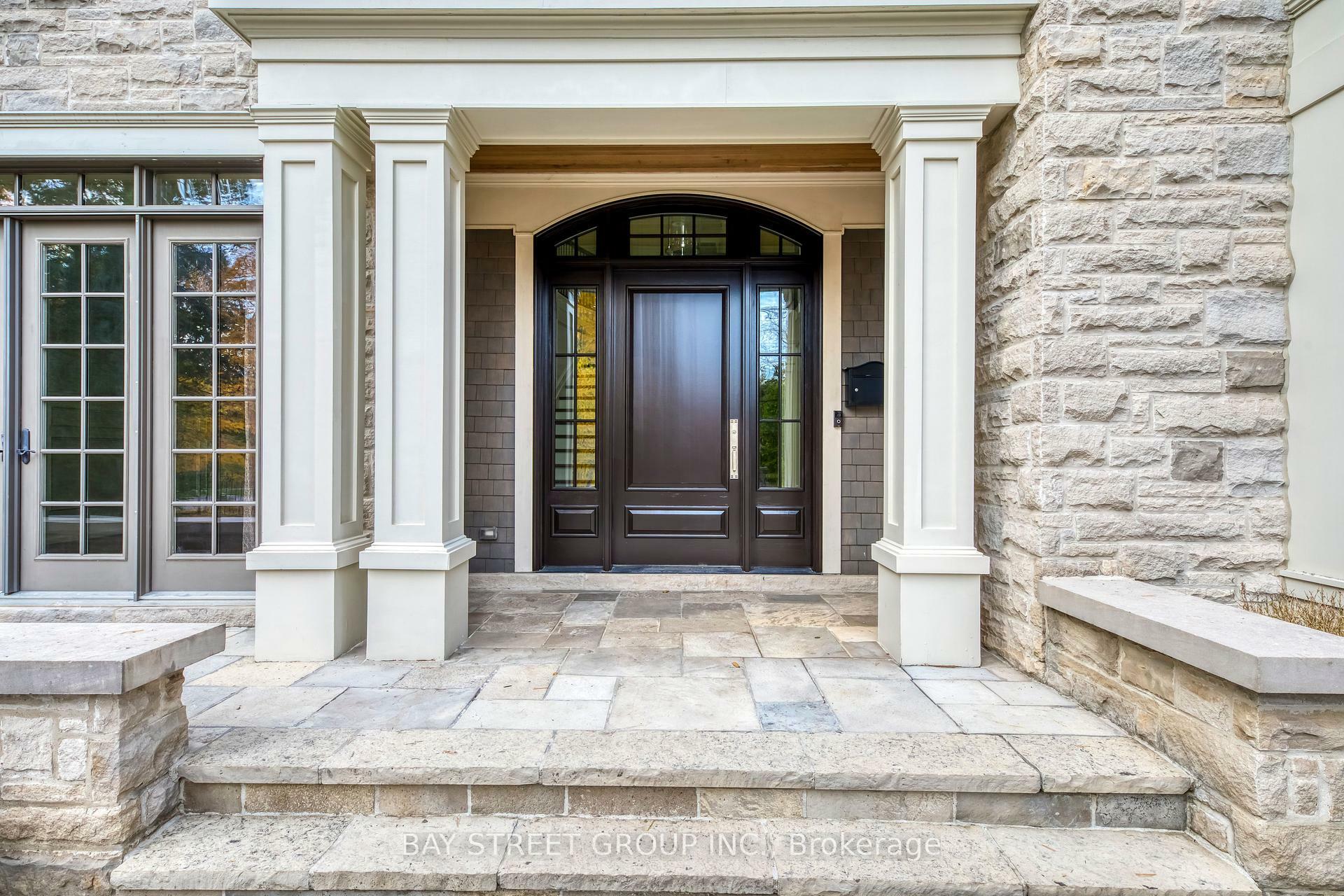 Property Photo: 1031 Lakeshore Road W ON L6L 1E7