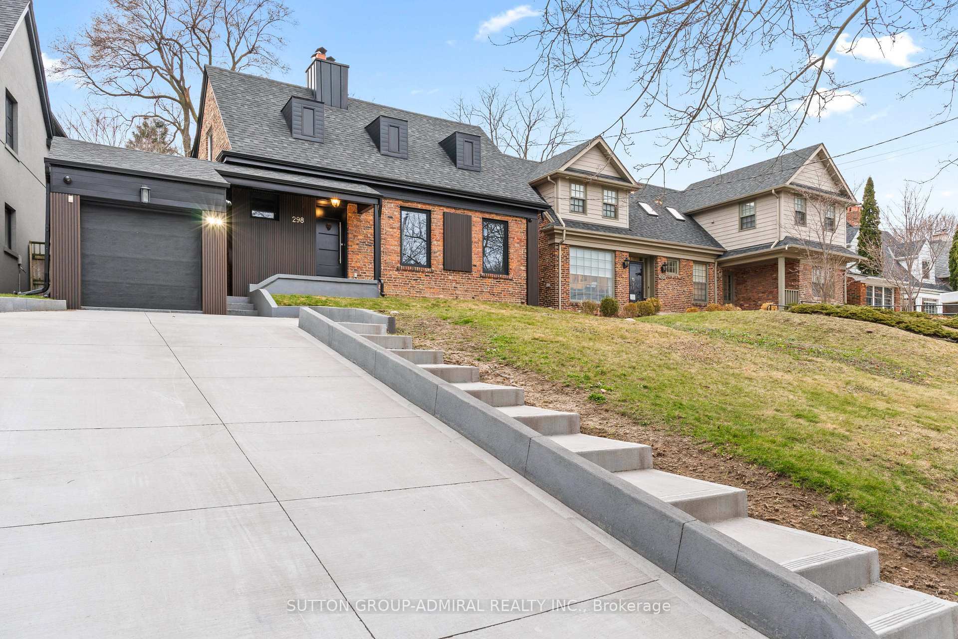 Property Photo: 298 Bessborough Drive ON M4G 3L1