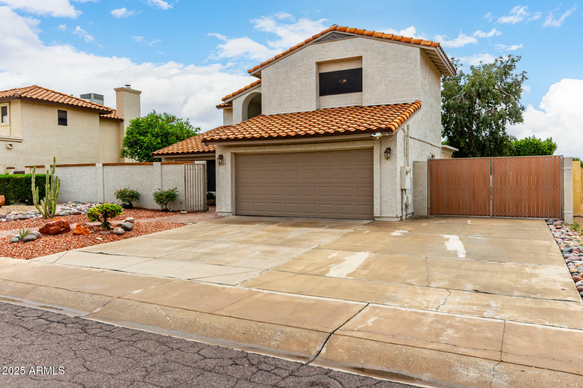 Property Photo: 5407 W North Lane AZ 85302
