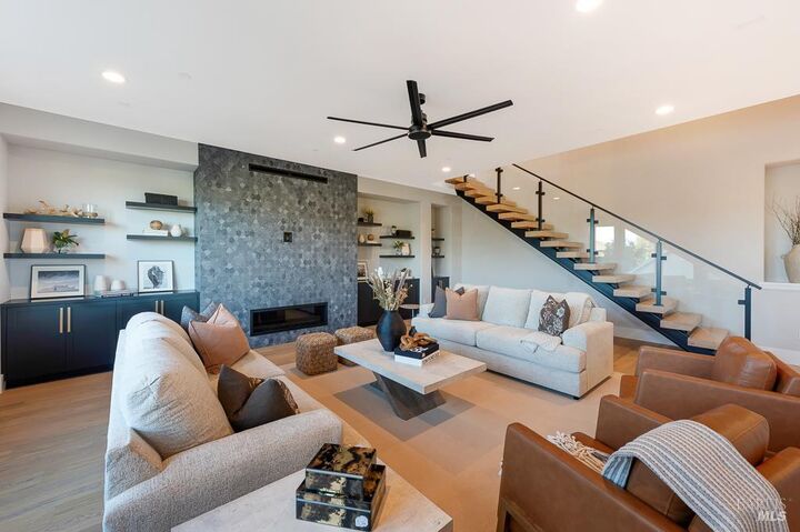 Property Photo:  22 Oak Knoll Court  CA 94952 