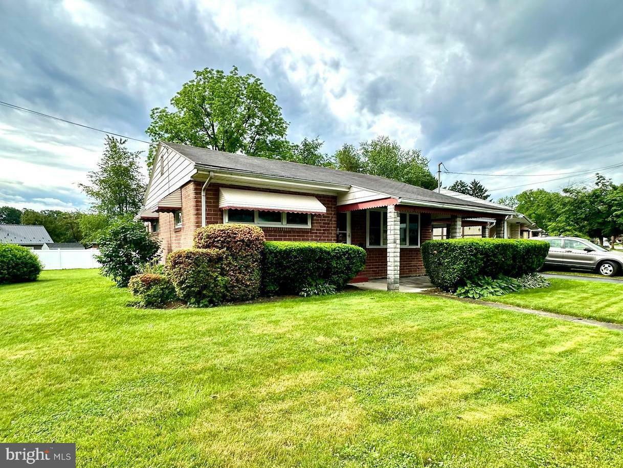 Property Photo: 5 William Penn Drive PA 17011