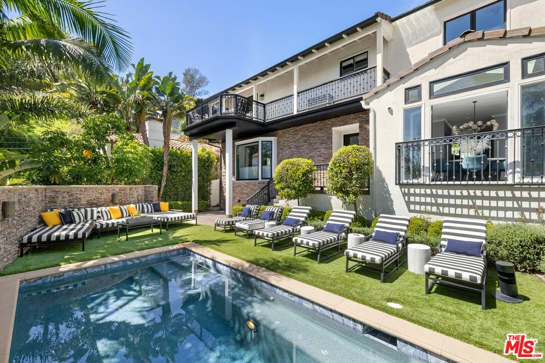 1472 N Kings Rd  West Hollywood CA 90069 photo
