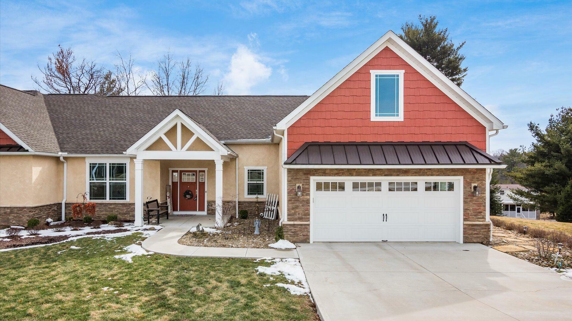 Property Photo: 1260 Stonington Place OH 43701