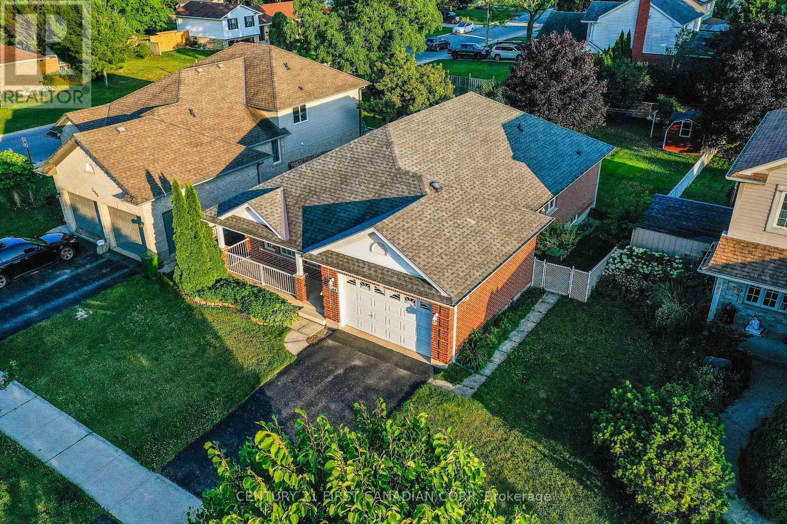 Property Photo: 584 Wellington Street ON N5R 6E1