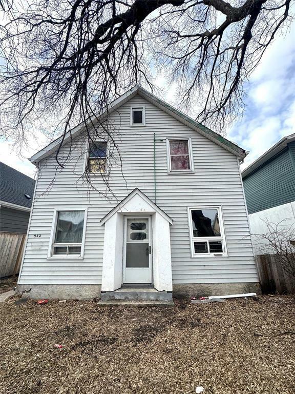 Property Photo:  932 Manitoba Avenue  MB R2X 0K1 
