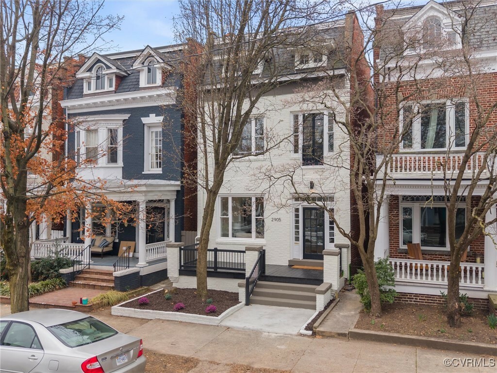 Property Photo: 2905 W Grace Street VA 23221