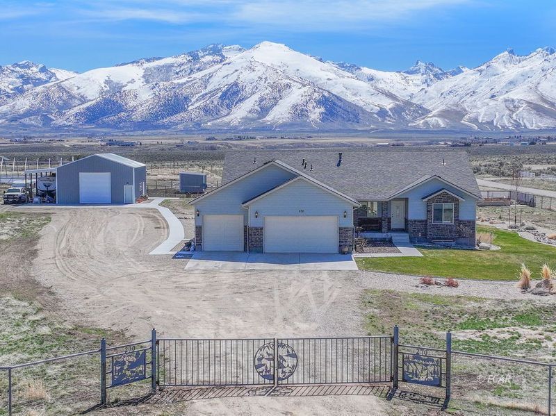 Property Photo: 270 Fairlawn Place NV 89815