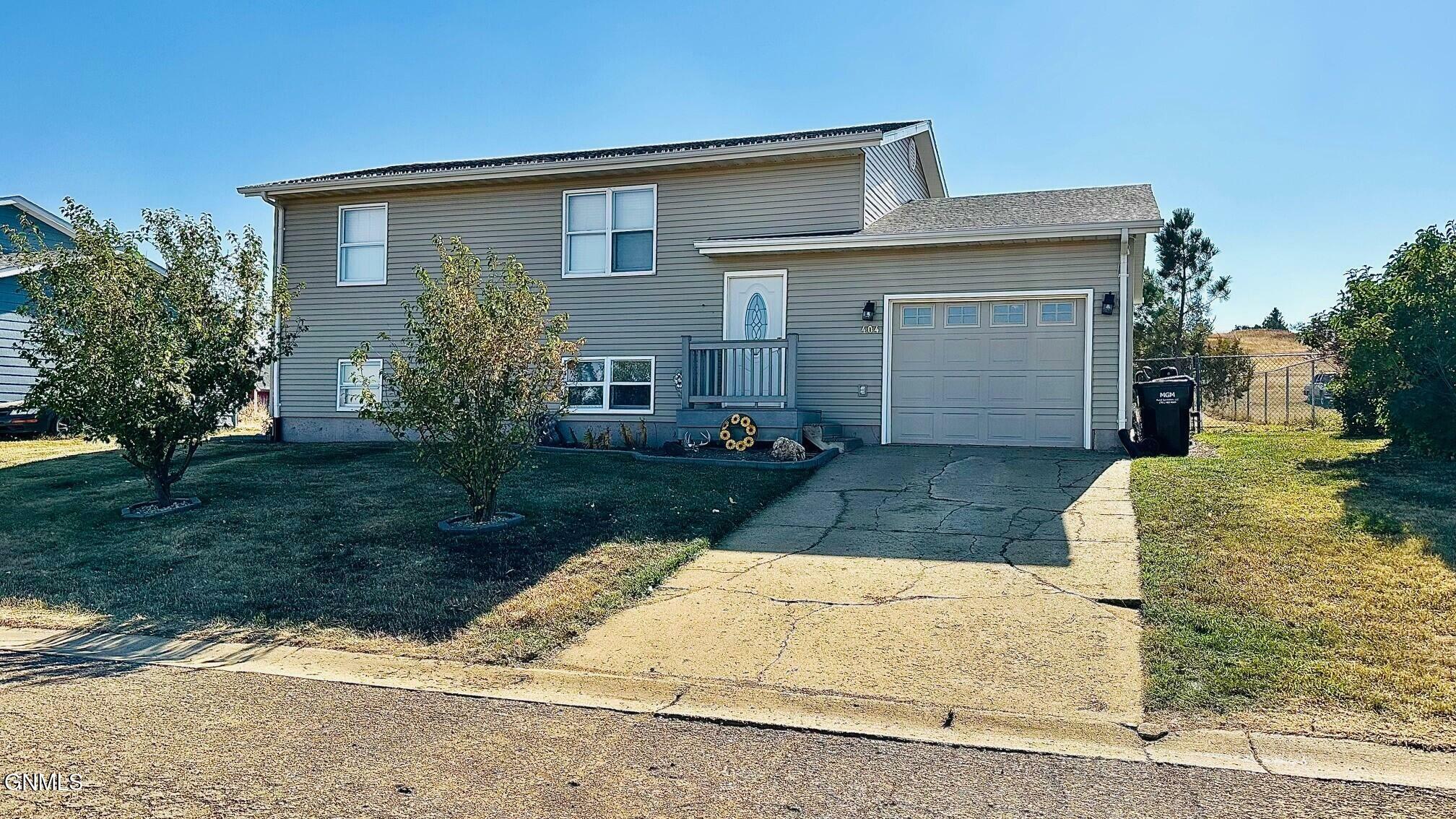 Property Photo: 404 3rd Avenue SE ND 58622