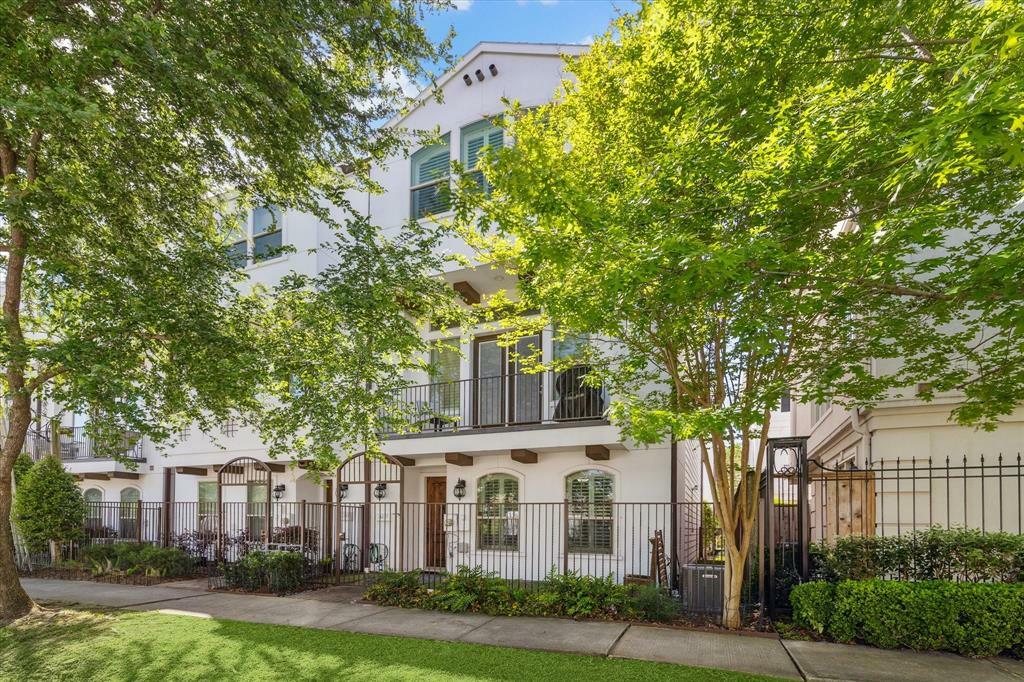 Property Photo: 4237 Feagan Street TX 77007