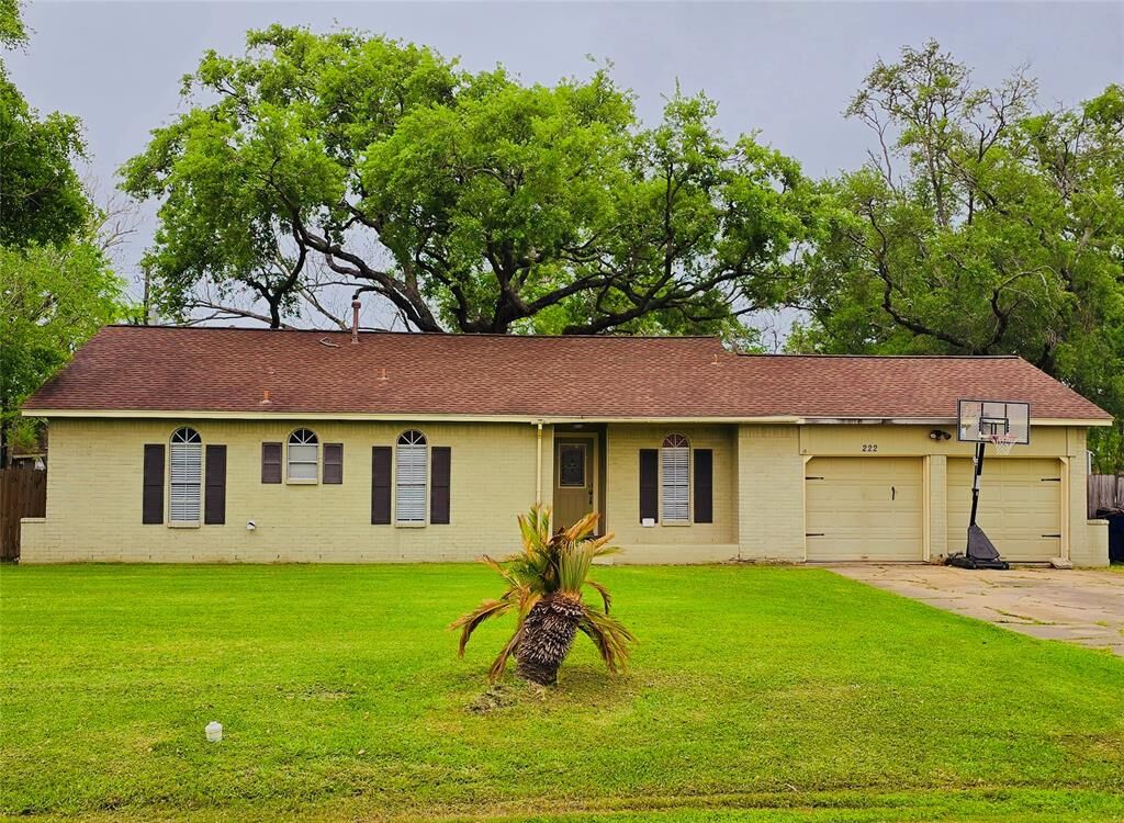 Property Photo: 222 Success Street TX 77531