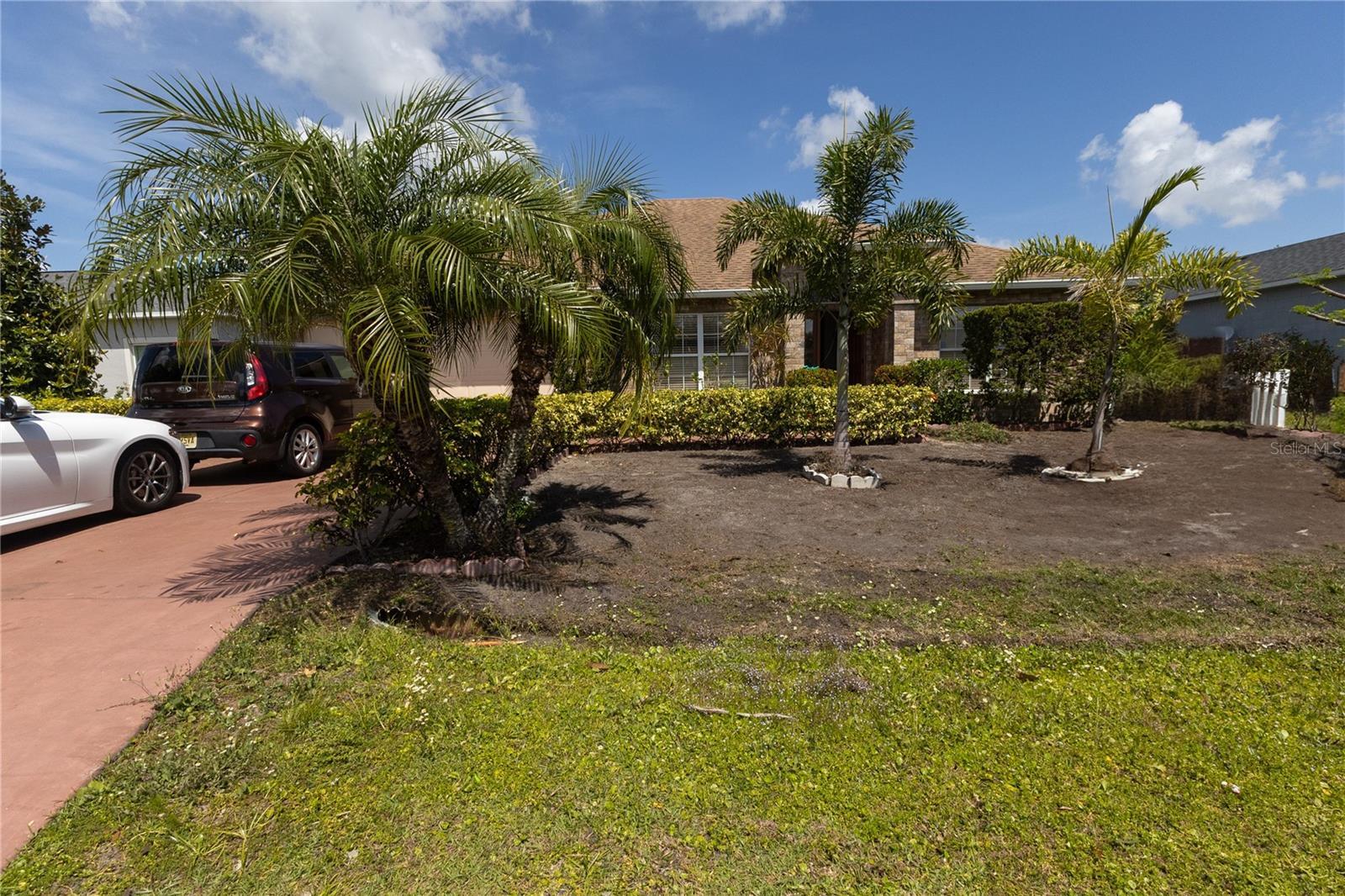 Property Photo: 44 Coventry Ct FL 34758