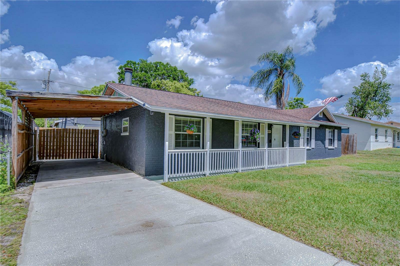 Property Photo: 40019 Proud Mockingbird Road FL 33540