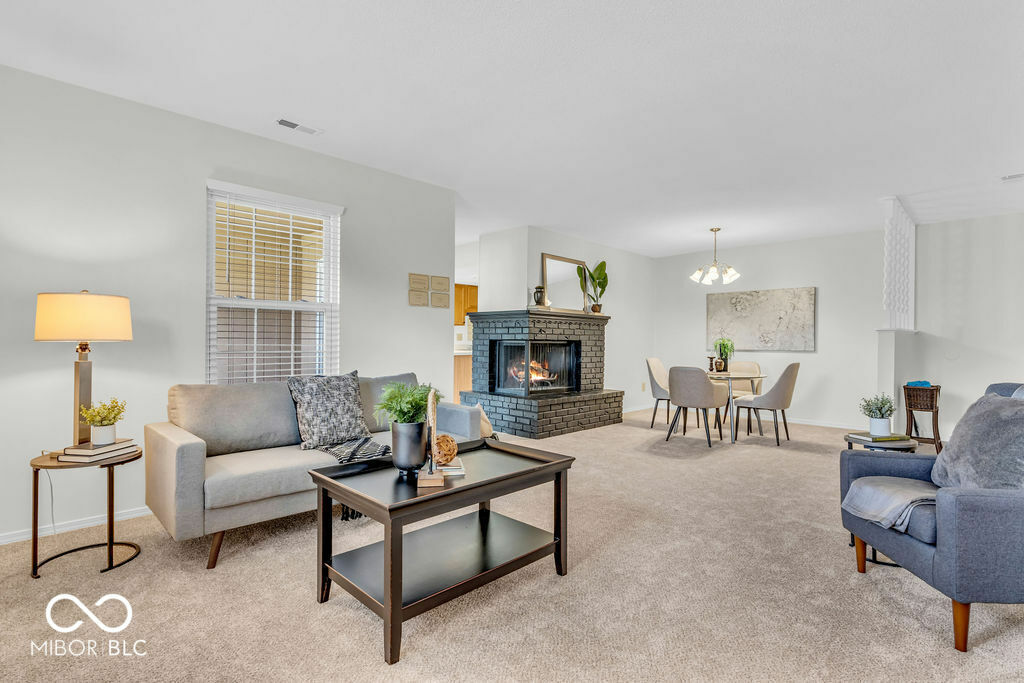 Property Photo: 1632 Queensbridge Square 7 IN 46219