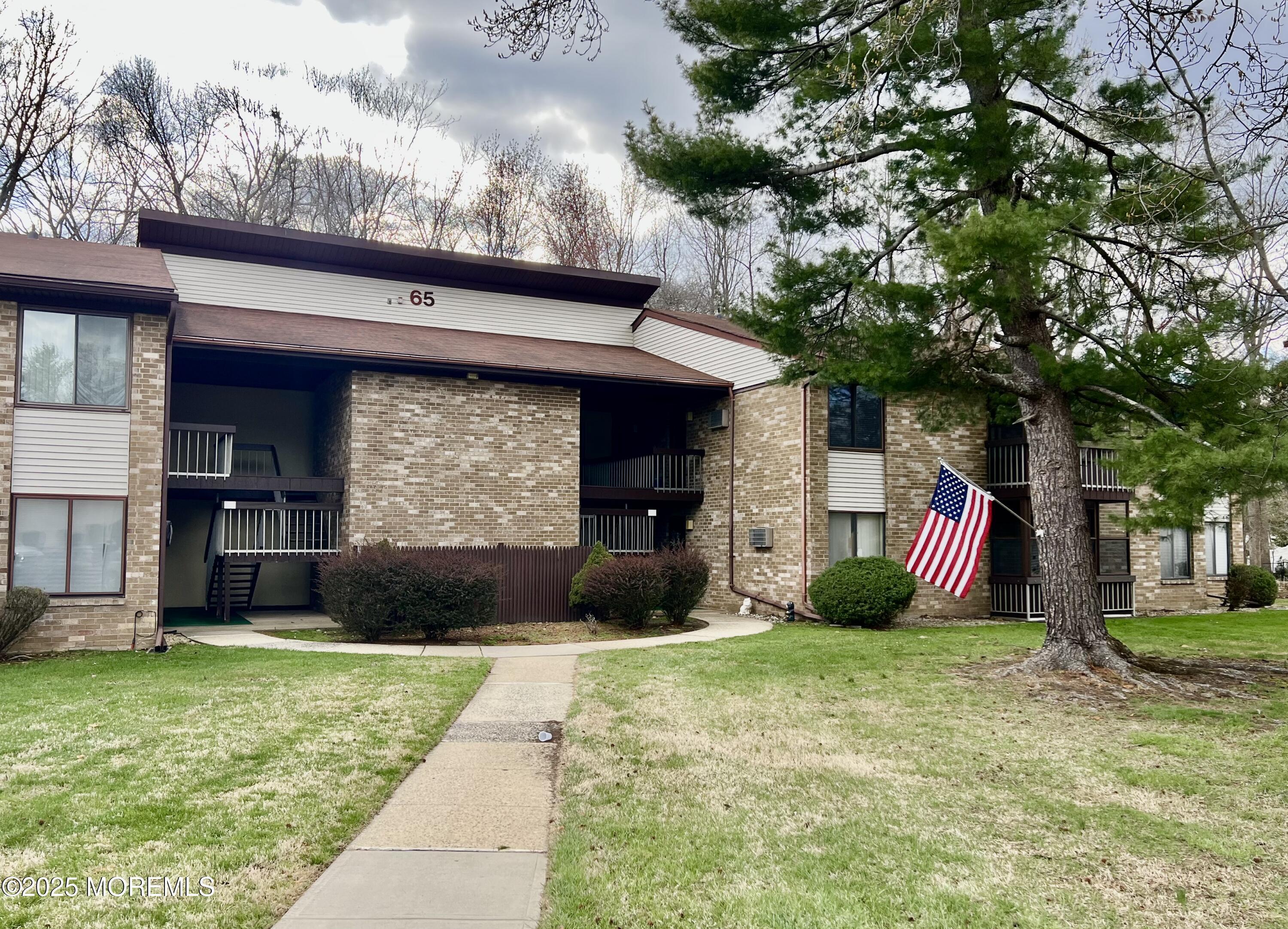 65 Overlook Way E  Manalapan NJ 07726 photo