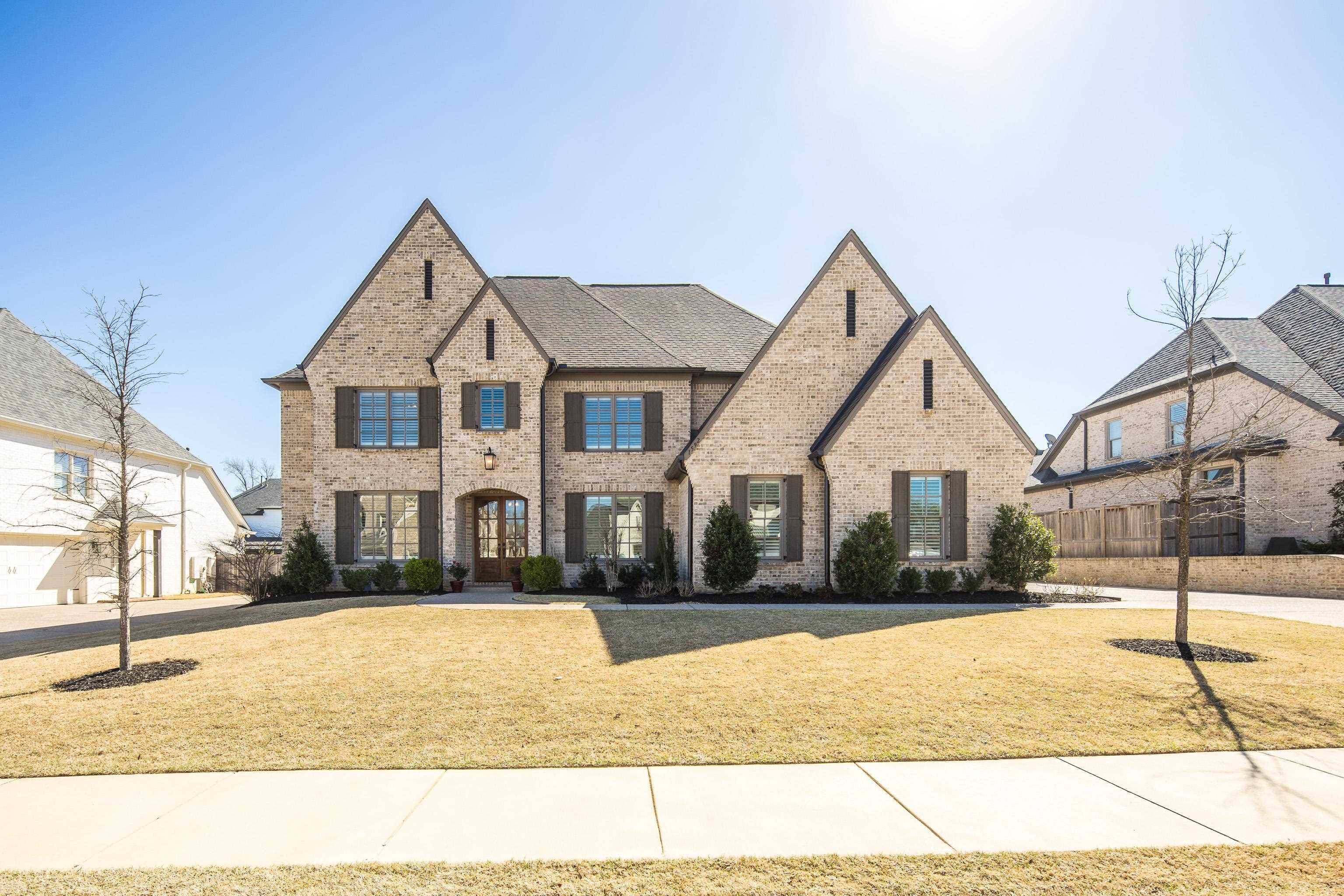 Property Photo: 1592 Exmoor Ln TN 38017