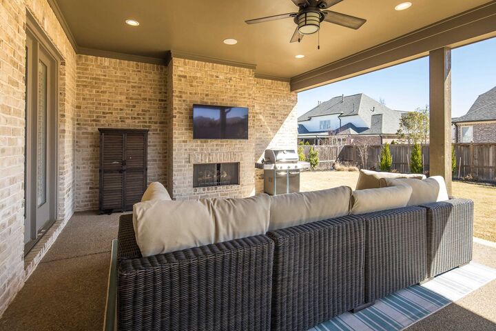 Property Photo: 1592 Exmoor Ln TN 38017