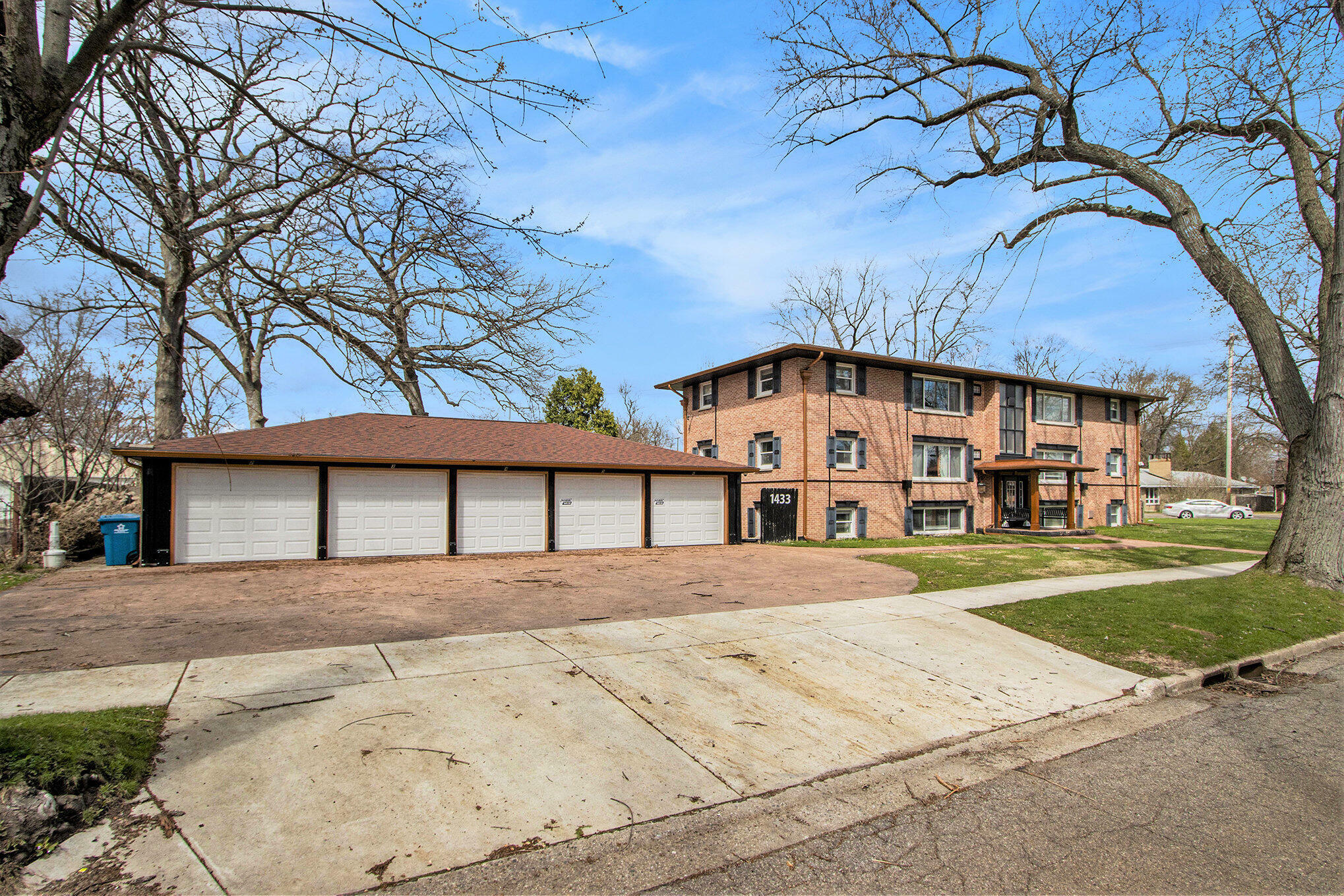 Property Photo: 1433 Lakeway Avenue MI 49001