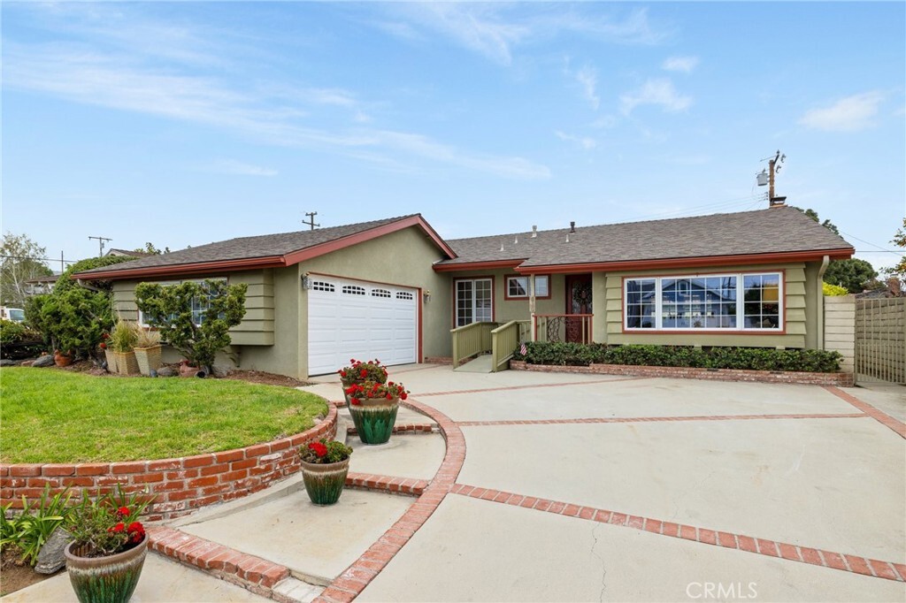 Property Photo: 810 Inola Court CA 90631