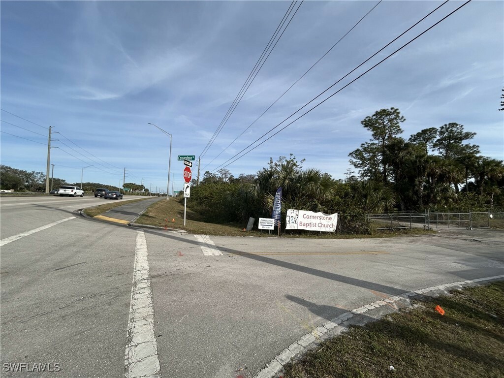 Property Photo: 2370 Cornerstone Drive FL 34120
