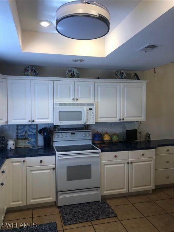 Property Photo: 5510 SW 4th Place 103 FL 33914