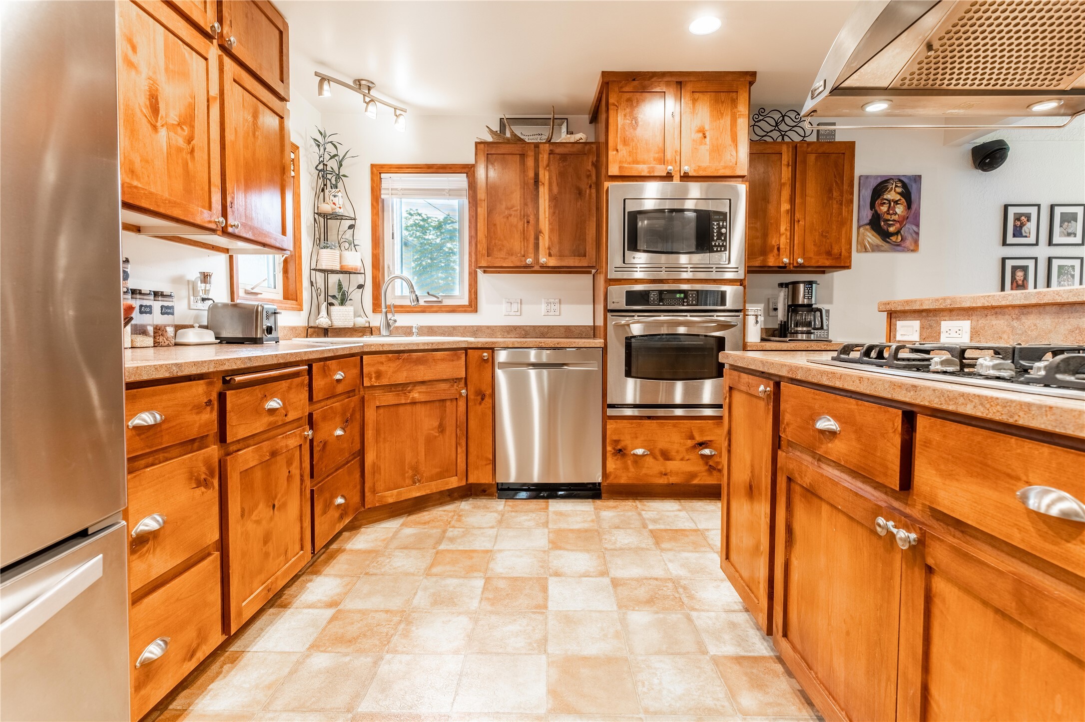 Property Photo: 1706/1710 S 13th Street W MT 59801