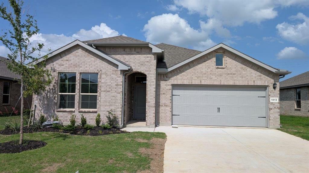 Property Photo: 1013 Traction Trail TX 76031