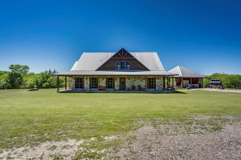 Property Photo: 1601 N Oak Branch Road TX 75167