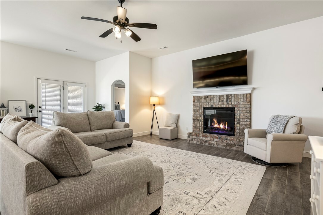Property Photo: 2405 Armstrong Lane AR 72751