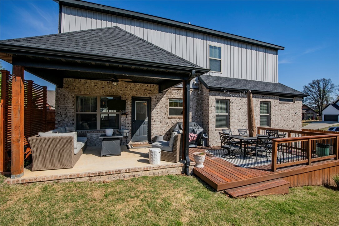 Property Photo: 1013 Marbella Court AR 72718