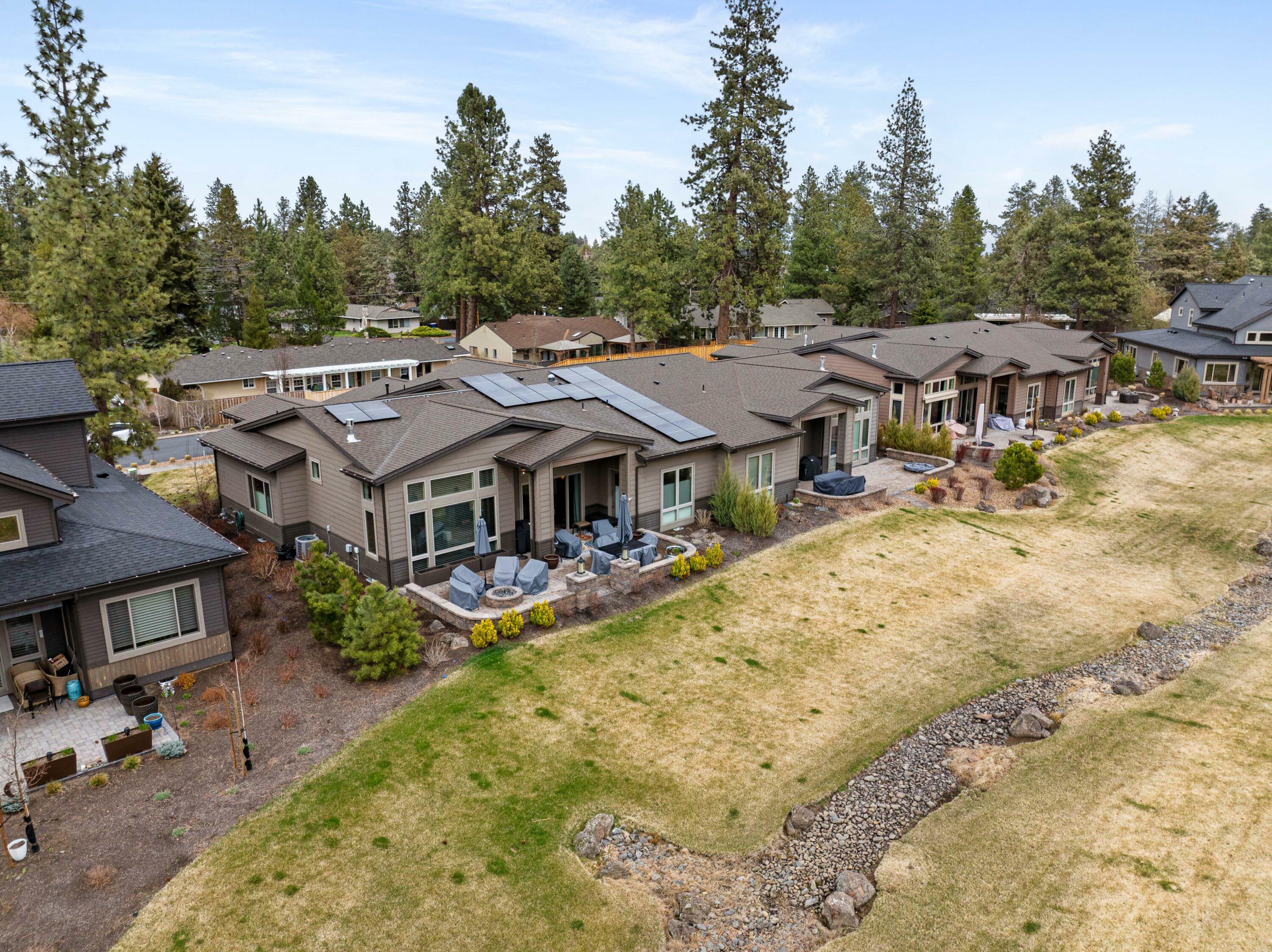 Property Photo: 20335 SE Jack Benny Loop OR 97702