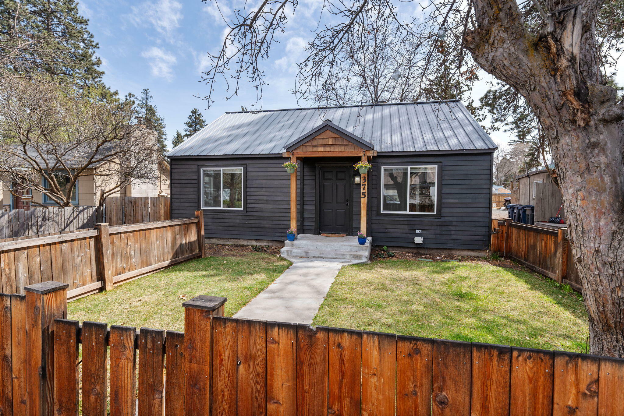 Property Photo: 375 SE Miller Avenue OR 97702