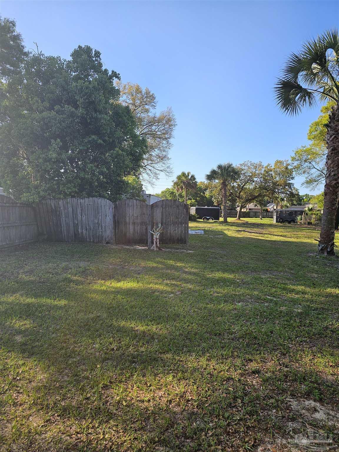 Property Photo: 513 W Strong St FL 32501