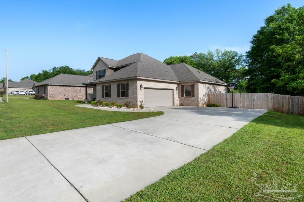 Property Photo: 2480 Carthage Ct FL 32533
