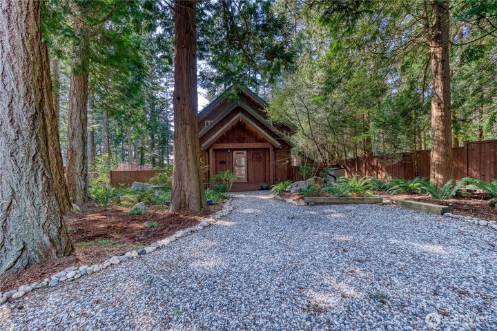 Property Photo:  713  Claire Lane  WA 98281 