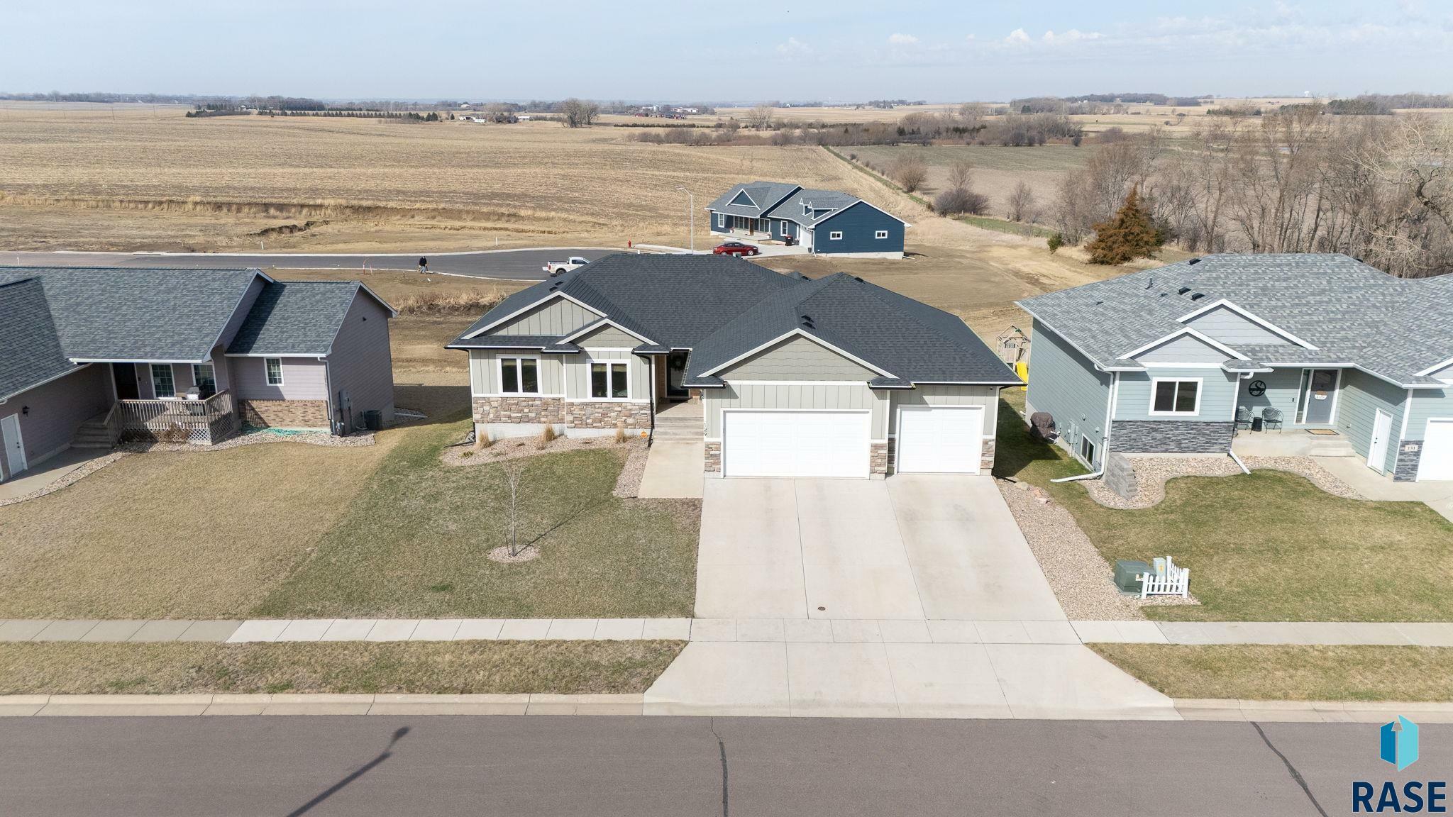 Property Photo:  129 Lynx St  SD 57068 