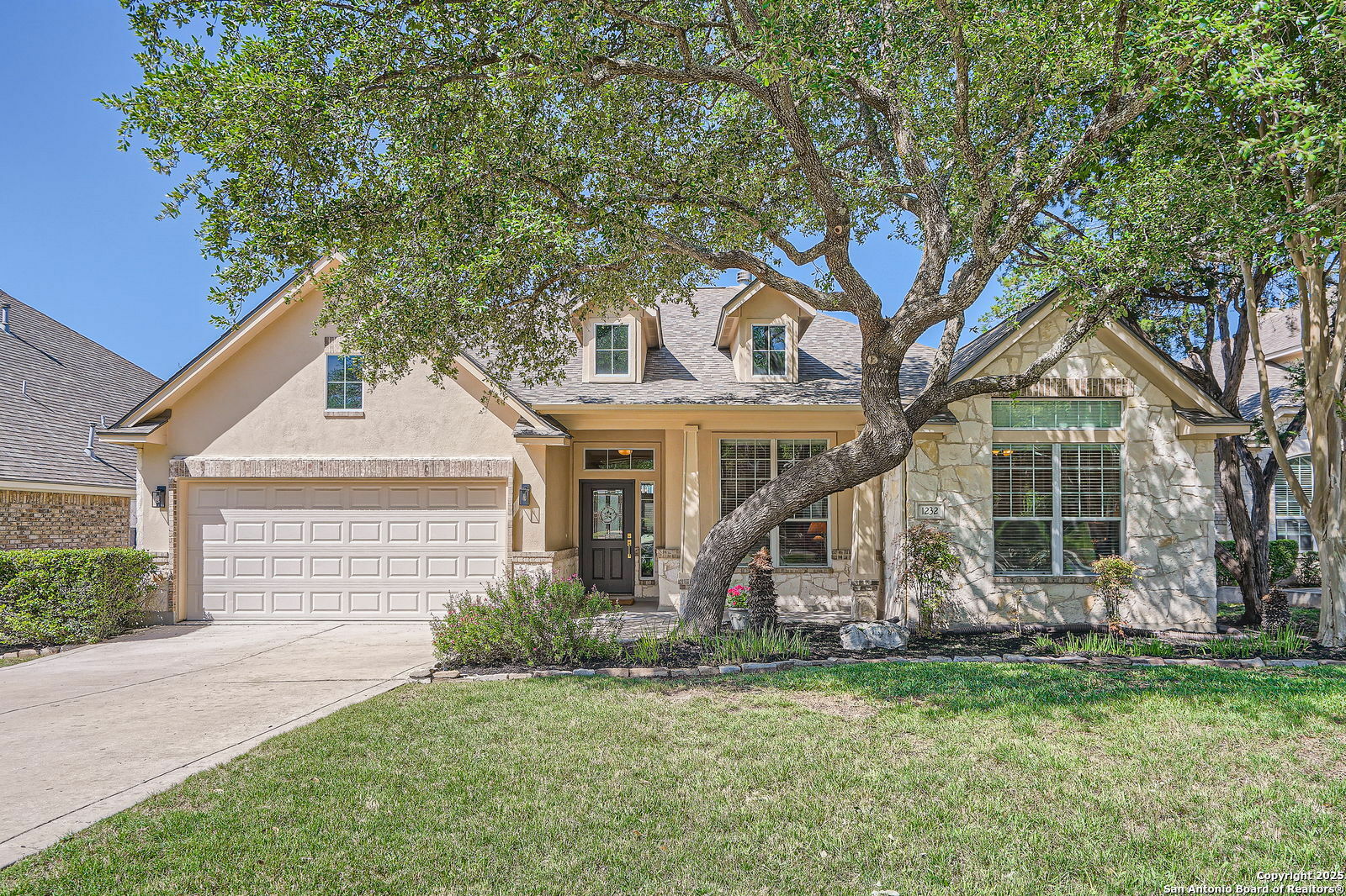 Property Photo: 1232 Links Ln TX 78260
