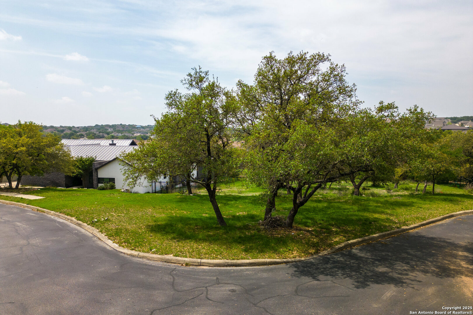 Property Photo: 602 Sandtrap Ct TX 78260