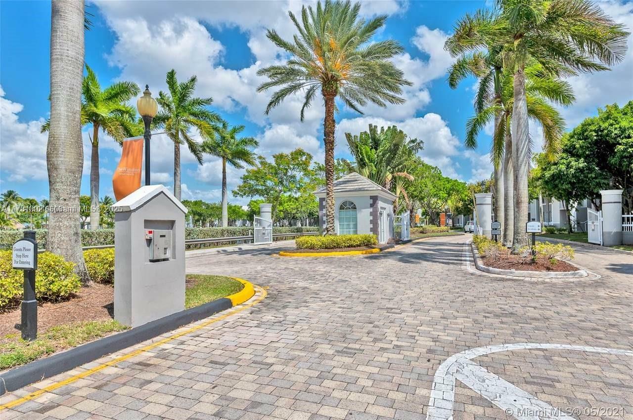 Property Photo: 11185 SW 6th St 103 FL 33025