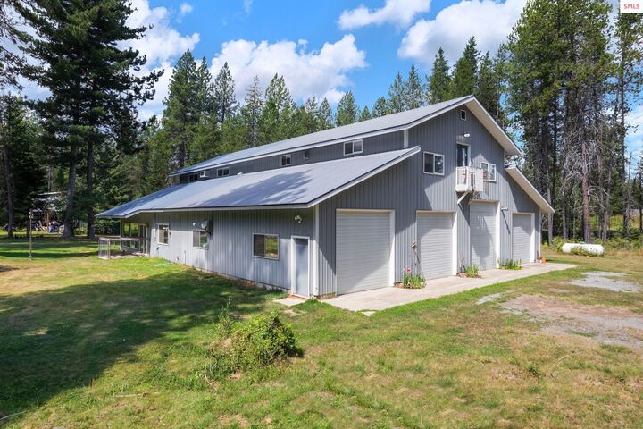 Property Photo: 780 Selkirk Rd ID 83864